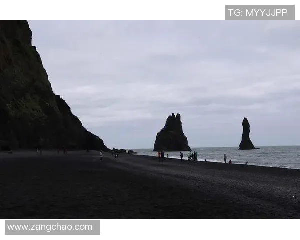 时尚泳衣设计趋势揭秘 打造夏日海滩最IN穿搭风尚